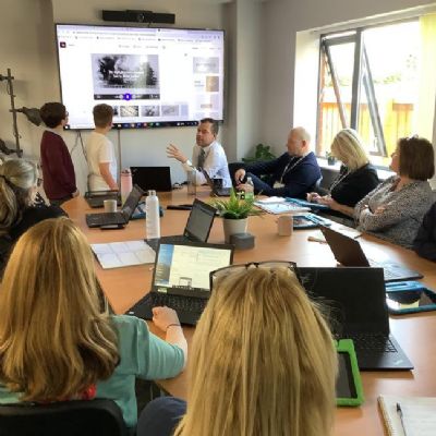 We worked in groups to present J2E, Digimaps, Adobe Spark and ThingLink to our staff